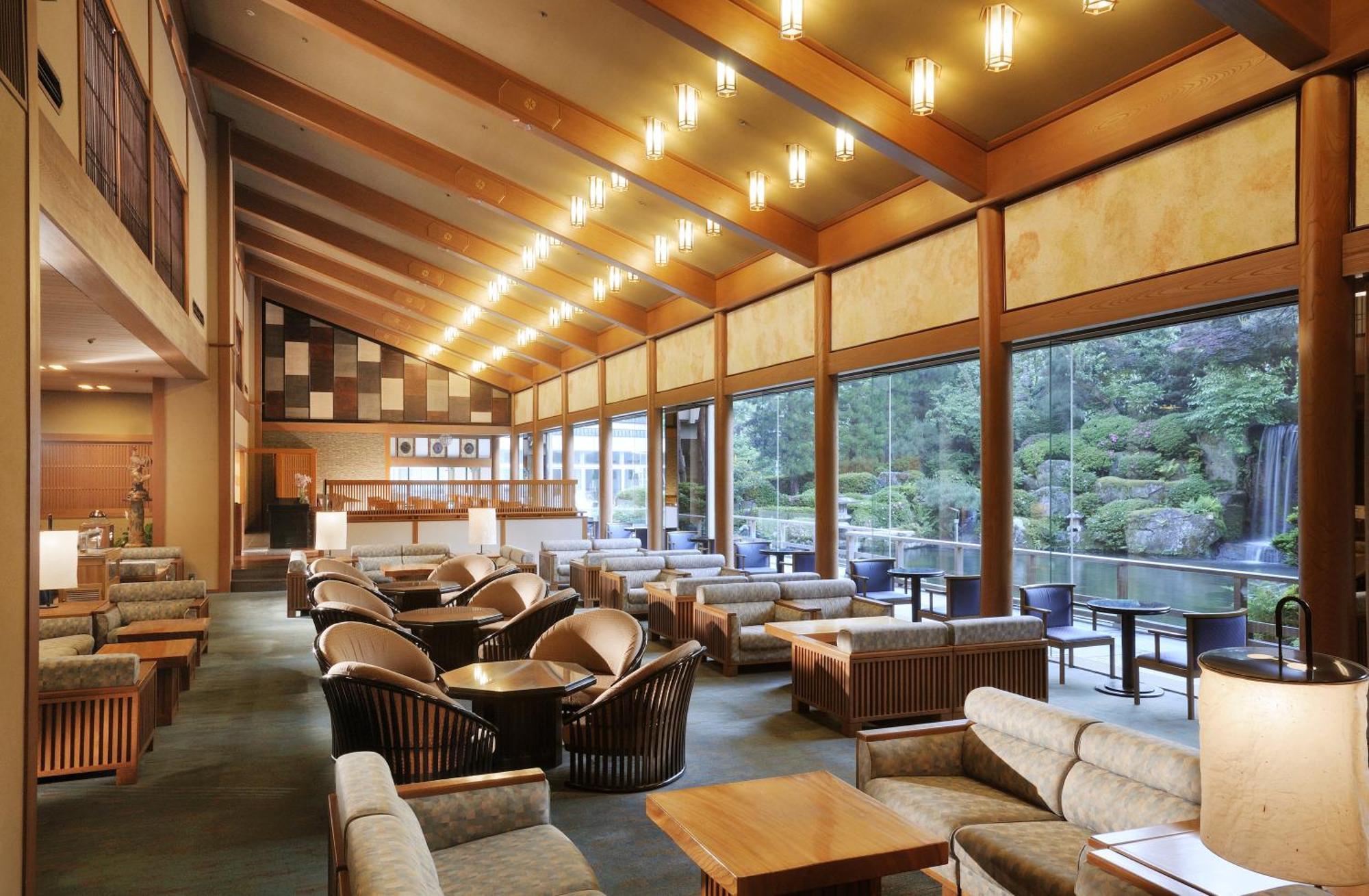 Suimeikan Gero Restaurante foto Interior of the main building