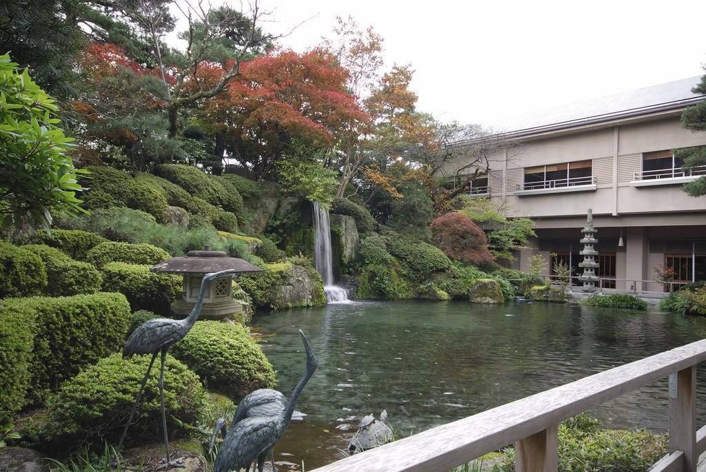 Suimeikan Gero Exterior foto The garden of the museum