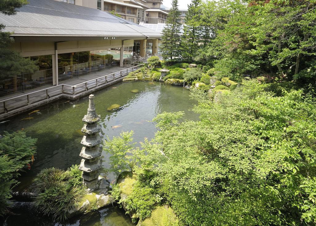 Suimeikan Gero Exterior foto The garden of the museum