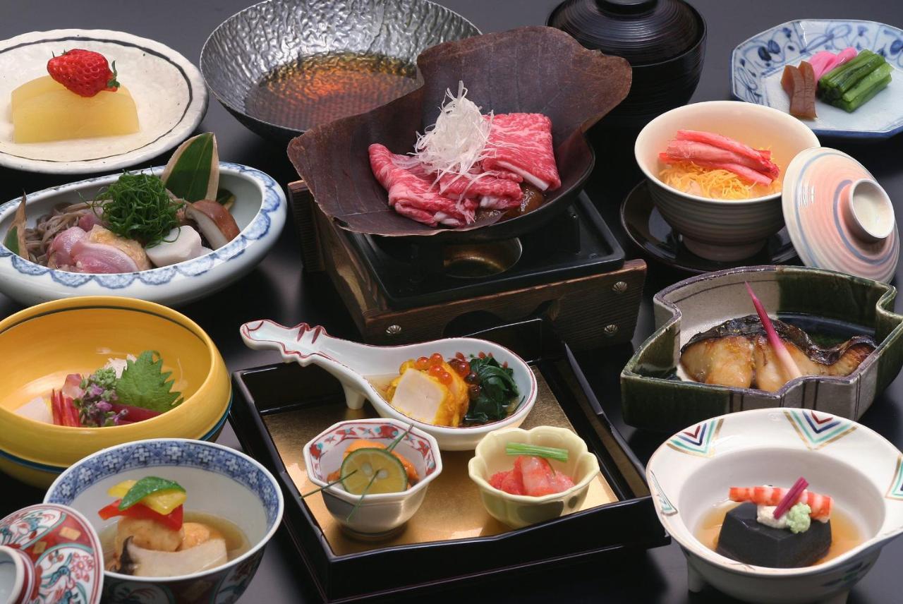 Suimeikan Gero Exterior foto A selection of Japanese cuisine